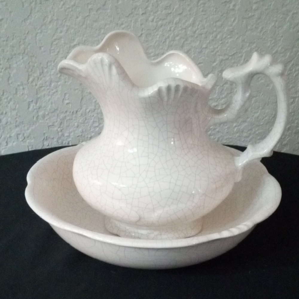 Vintage Cream Ceramic Artful Pitcher and Basin Set - Picture 2 of 12